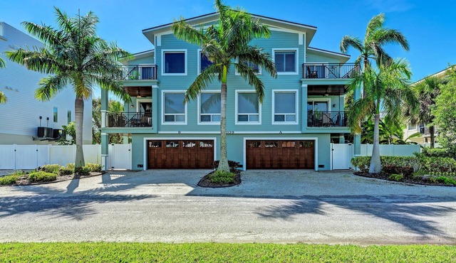 Anna Maria Island Beach Palace-Private Pool-Private Outdoor Kitchen-Free Wi-Fi