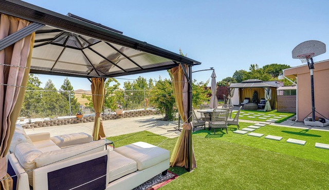 Bay & Hill Views: Modern Hercules Home