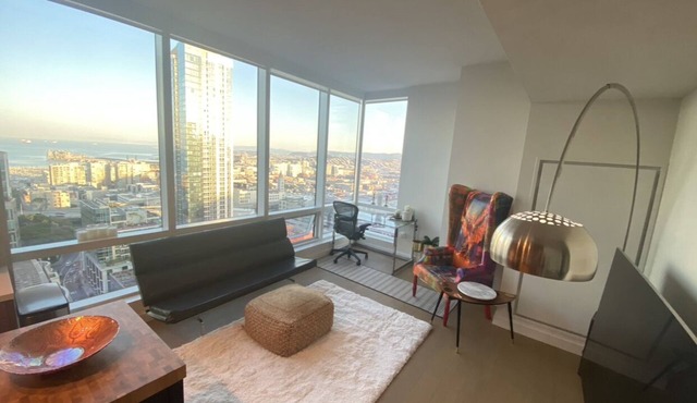 Bay View & Luxury Amenities in downtown SF!