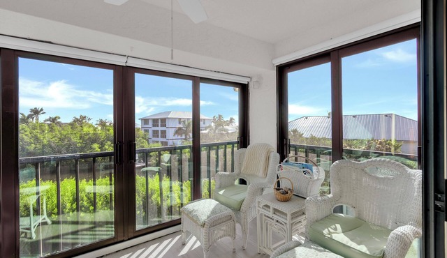 BAY VILLAGE 203 2B/2B CONDO! WALK TO BEACH!