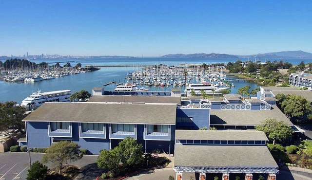 Bayfront Stay Near Berkeley Marina + Dining & Pool
