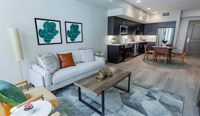 Bayswater 3BR Residence w Relaxed Living Spaces
