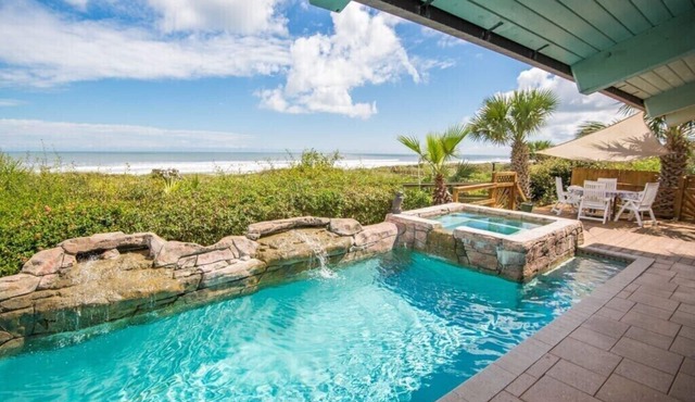 Beachfront/heated pool/spa. Ocean Views! Last minute promotion available! in St Augustine