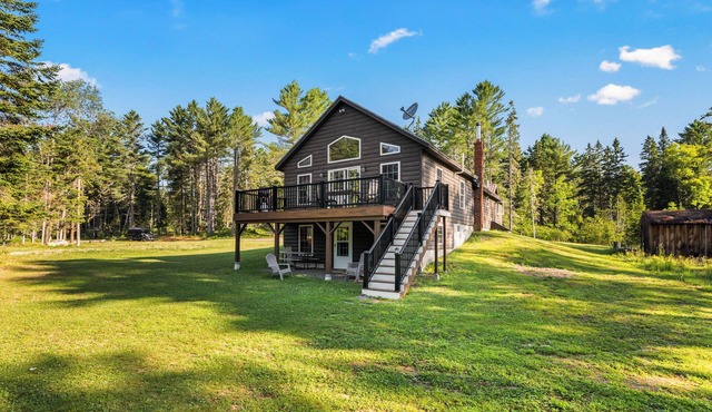 Beagle Lodge - Four season getaway - with shared waterfront and snowmobile access from your door!