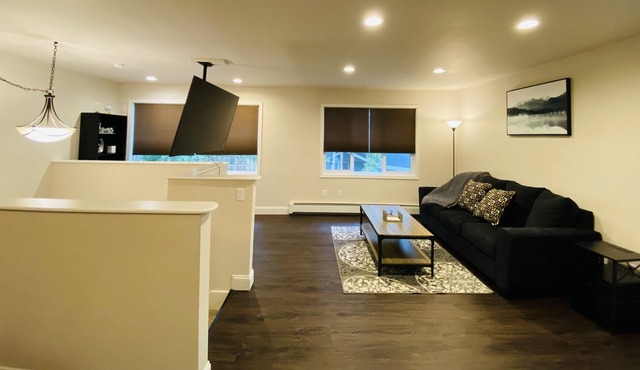 Beautiful 2 bedroom apartment with private garage