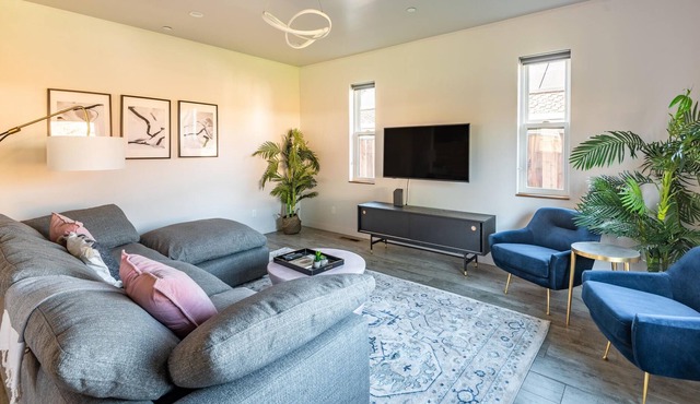 Beautiful 5BR House in San Jose w/Fenced Yard