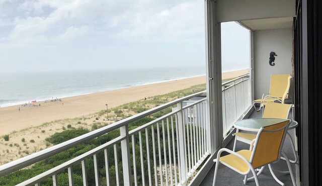 Beautiful 5th Floor Direct Oceanfront Fenwick Tower Penthouse with Pool!