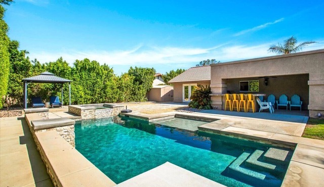 Beautiful and Private 4 Bedroom Private Pool Home