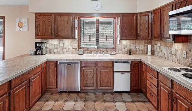 Beautiful and Serene 7BR Oasis with Private Pond