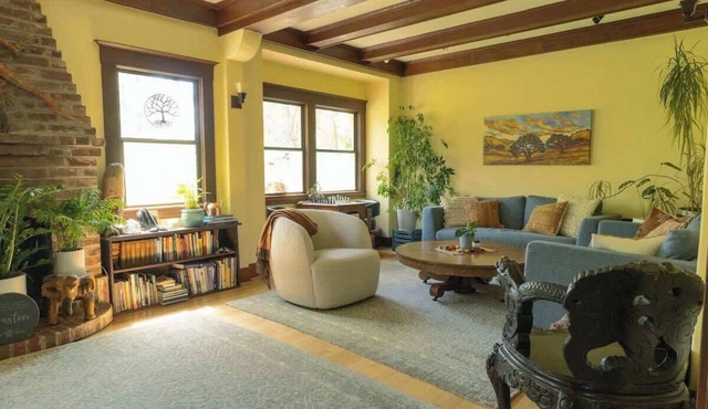 Beautiful Artistic Gem with Garden Patio
