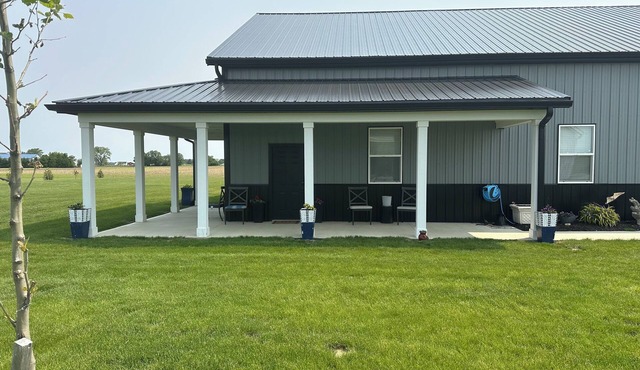 Beautiful Country Setting 1000 Sq. Ft Loft Barn Dominium Apartment all Amenities