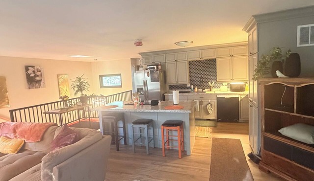 Beautiful cozy modern 3BR 2 bath Retreat and Luxury Master shower & Private Deck