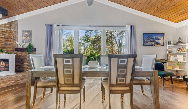 Beautiful Fully Stocked and Pet Friendly Home Near Yosemite and Bass Lake!