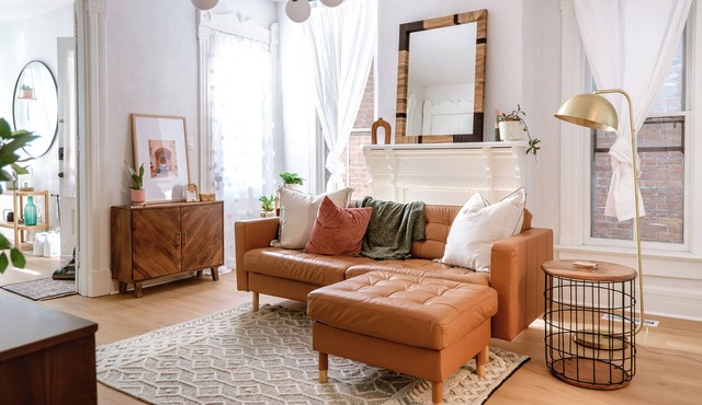 Beautiful Historic Home, Modern Interior, 2BR/1.5BA, King Bed, Walk Downtown