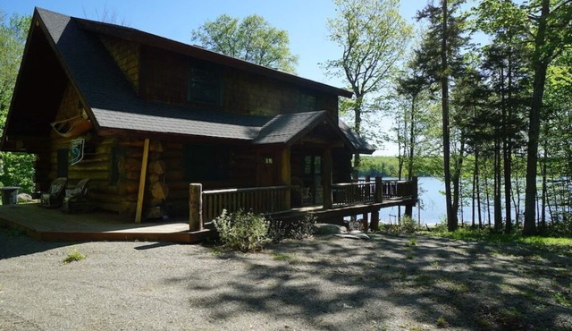 Beautiful Log Cabin in the Moosehead Region- on Brassua Lake