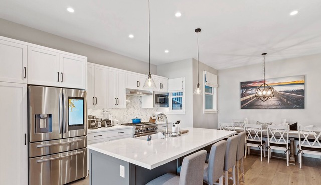 Beautiful, Newly Renovated, High-Tech Condo
