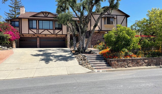 Beautiful setting, peaceful. Ground floor unit near historic Alum Rock Park.