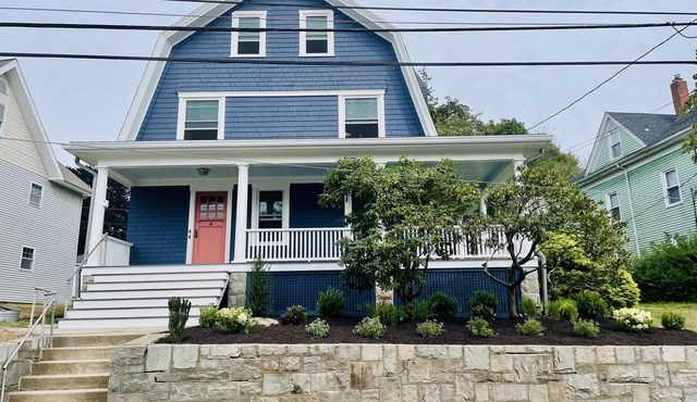 Beautifully Remodeled Family Size Apartment, Ideal for Downtown & Beach Getaway