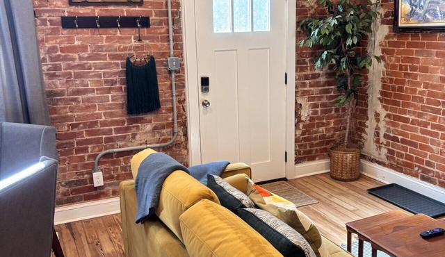 Benton Park Walkable Apartment- IN1S