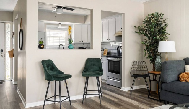 Birch and Oak - 2 BR, One Story Apartment, King Beds, Private Patio