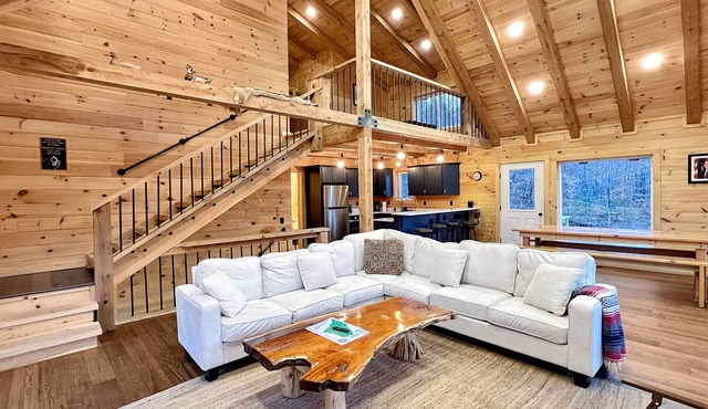 Black Bear Lodge (Direct Access to the ATV and Snowmobile Trails!)