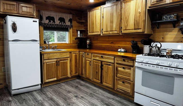 Blueberry Hill Lakeside Retreat. Family/pet friendly.