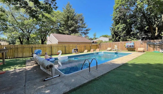 Book TODAY for 1 FREE July Night! Inground Pool, Arcade/Gameroom, 10 min to GR!