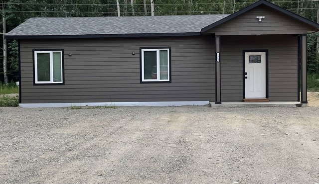 BRAND NEW Alaskan Cozy Cottage, Great Location!