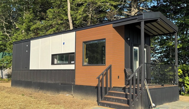 Brand new tiny home located directly on Merrymeeting Bay. Serene retreat.