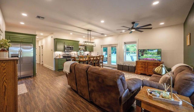 Brazos River Escape+Hot Tub+Pickleball+Firepit+Fishing+Kayaking+Nature Trail