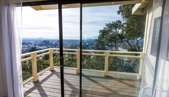 Breathtaking bay views - next to UC Berkeley!