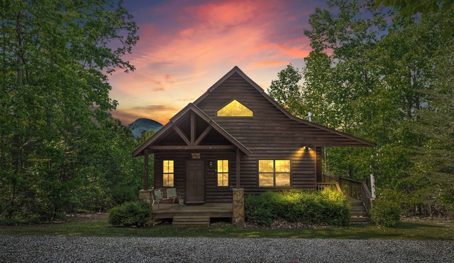 Breathtaking Mountain Views & Peaceful Getaway Near Helen
