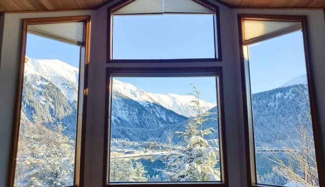 Breathtaking Ocean, Mountain & Juneau Views