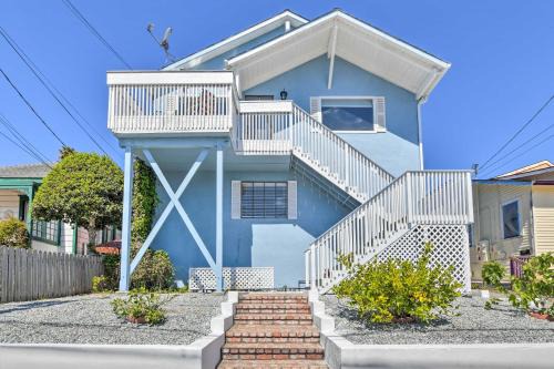Breezy Monterey Apt: Walk to Downtown & Beach