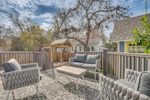 Brenham Rental w/Deck & Yard < 1 Mi to Downtown!