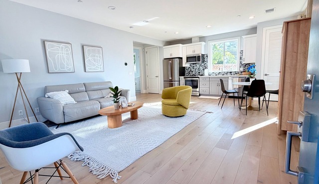 Bright Luxe Cottage · AC · Fast Wi-Fi · Central Location in SJ