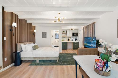 Bright Modern Pacifica Studio with Private Backyard Near Beaches & SFO