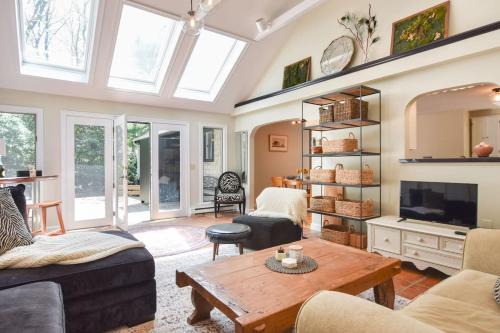 Bright & Open Central A C Dog Friendly in Barnstable