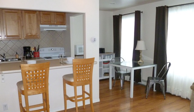 Bright, quiet and clean fully furnished Guesthouse near to Downtown and Midtown!