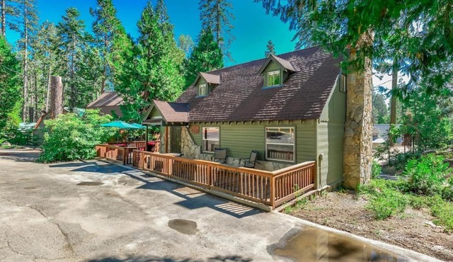 Buckeye Bear's Den-AC-Walking Distance to town