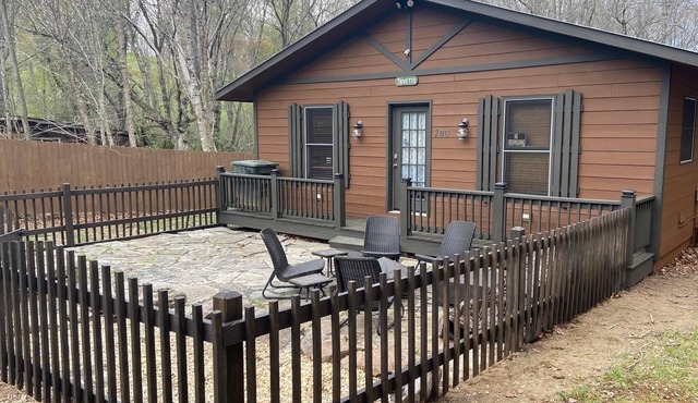 C & D’s Cozy Cabin