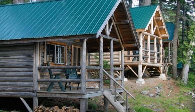 Cabin, Queen Bed with Shared Bathroom