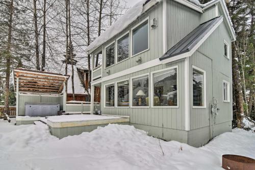 Cabin w/Hot Tub & Views: 1 Mile to Alyeska Resort