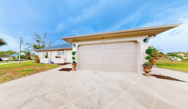 Canal-Front w/Private Pool & Dock – Your Florida Escape Starts Here