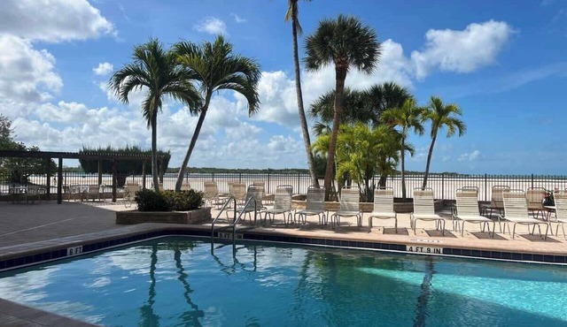 Carlos Pointe #531 Cozy Beachfront Condo