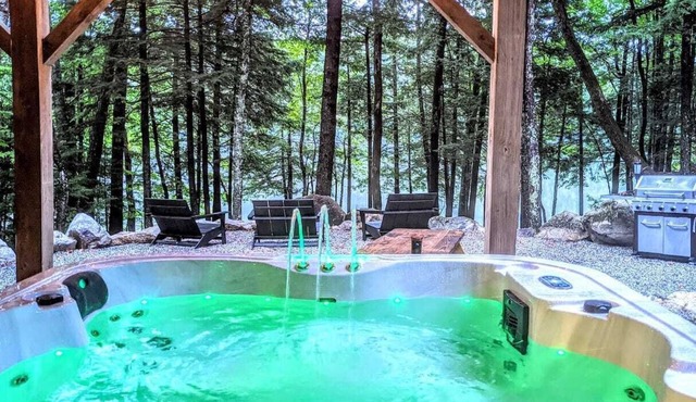 Cedar🏡 Waterfront💦 Hot tub🔥 Pool🎱 Privacy 🕵️