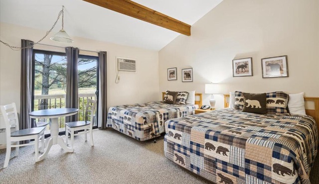 Cedarbrook Deluxe Two Bedroom Suite with outdoor heated pool 21202