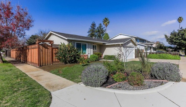 Central Family Home near Tesla, Shops and Parks