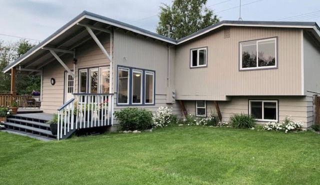 Centrally located 4BR home w great outdoor space