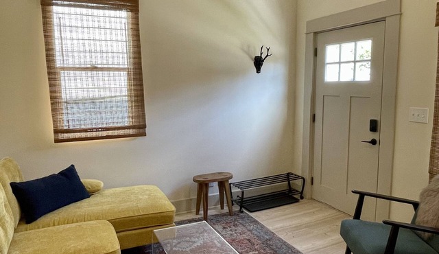 Centrally located Hyde Park Home; walk to restaurants, bars, and coffee shops